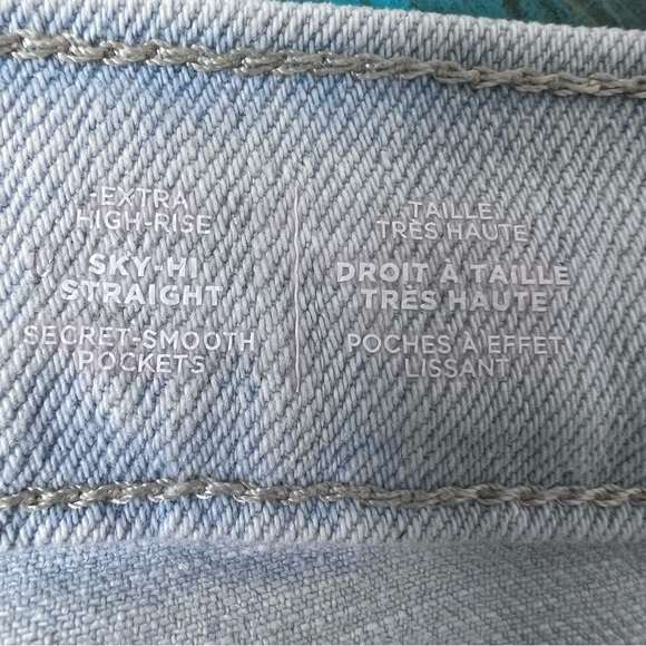 Old Navy Curvy Extra High-Waisted Button-Fly Sky-Hi Straight Cut-Off Jeans 20 - Picture 10 of 13